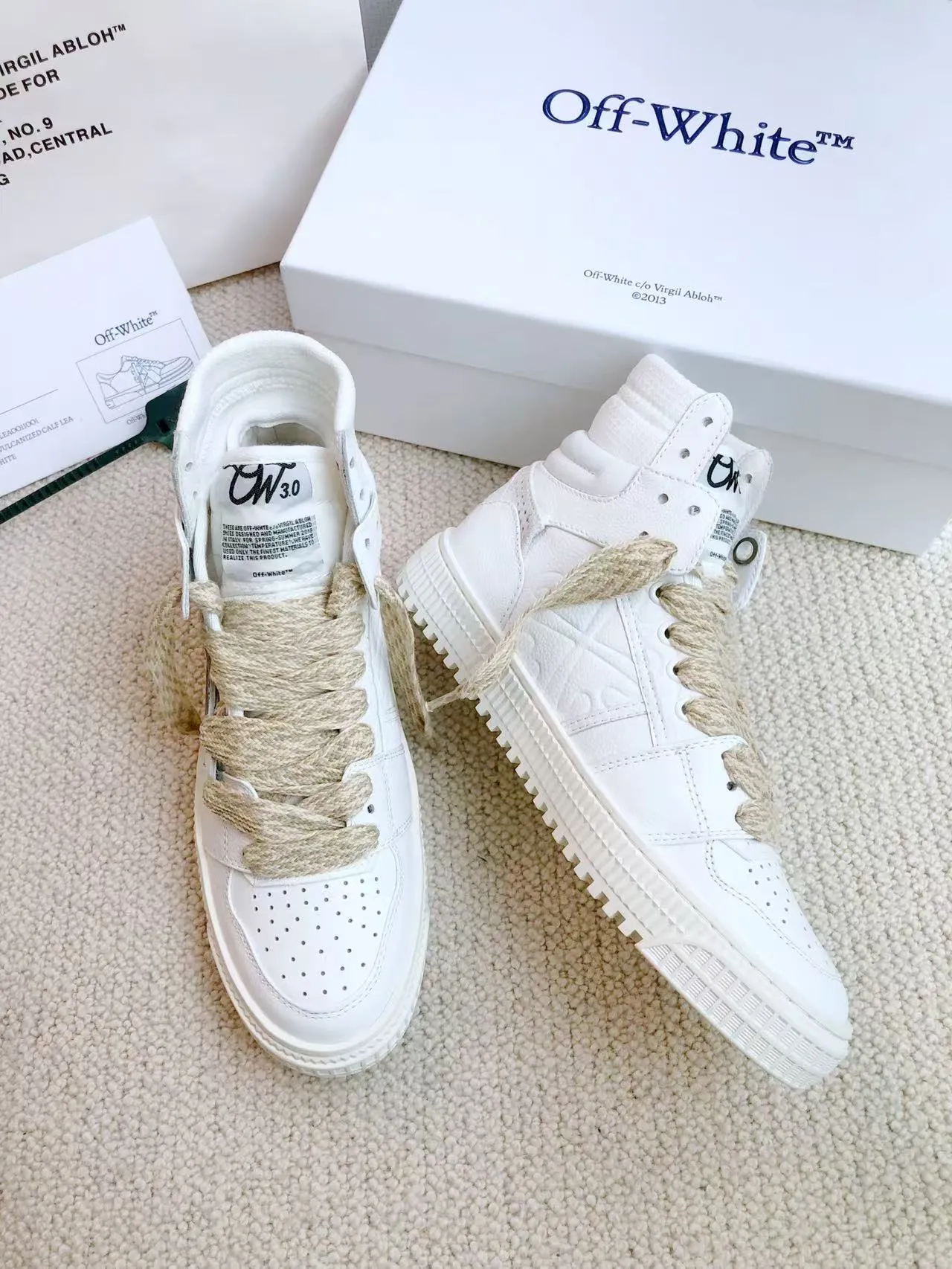 Men's men's shoes P660! 🌈🌈OFF WHITE🌈🌈 ⚡️Couple model⚡️🍓New color🍓 👉Ex-factory price: 130-45 The latest spring model of Gaobang street casual Martin style masterpiece, released the highest quality version on the market 👊 Series original mold opening, original lasting, production technology 1:1 original ➰🔜The best choice for more and more celebrities and Internet celebrities🔸In the classics Changes in the code🔸Innovate in the trend🔸Strive to break away from the shackles of bad street design🔝Although he is not the originator of fashion design, he is definitely a shining dark horse in avant-garde design🐴🆙Do not follow the trend🔅Not universal beauty🔅 Fabric💯First-layer cowhide Lining💯Imported skin-friendly and environmentally friendly polyester mesh Foot pads💯Original molded high-elastic environmentally friendly molding pads Midsole💯Original lasting process Outsole💯Rubber outsole Packaging💯Official website synchronized full set of packaging (brand wrapping paper, brand certificate, brand cloth bag)